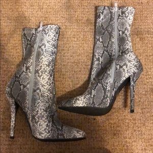 Fashion Nake snake booties